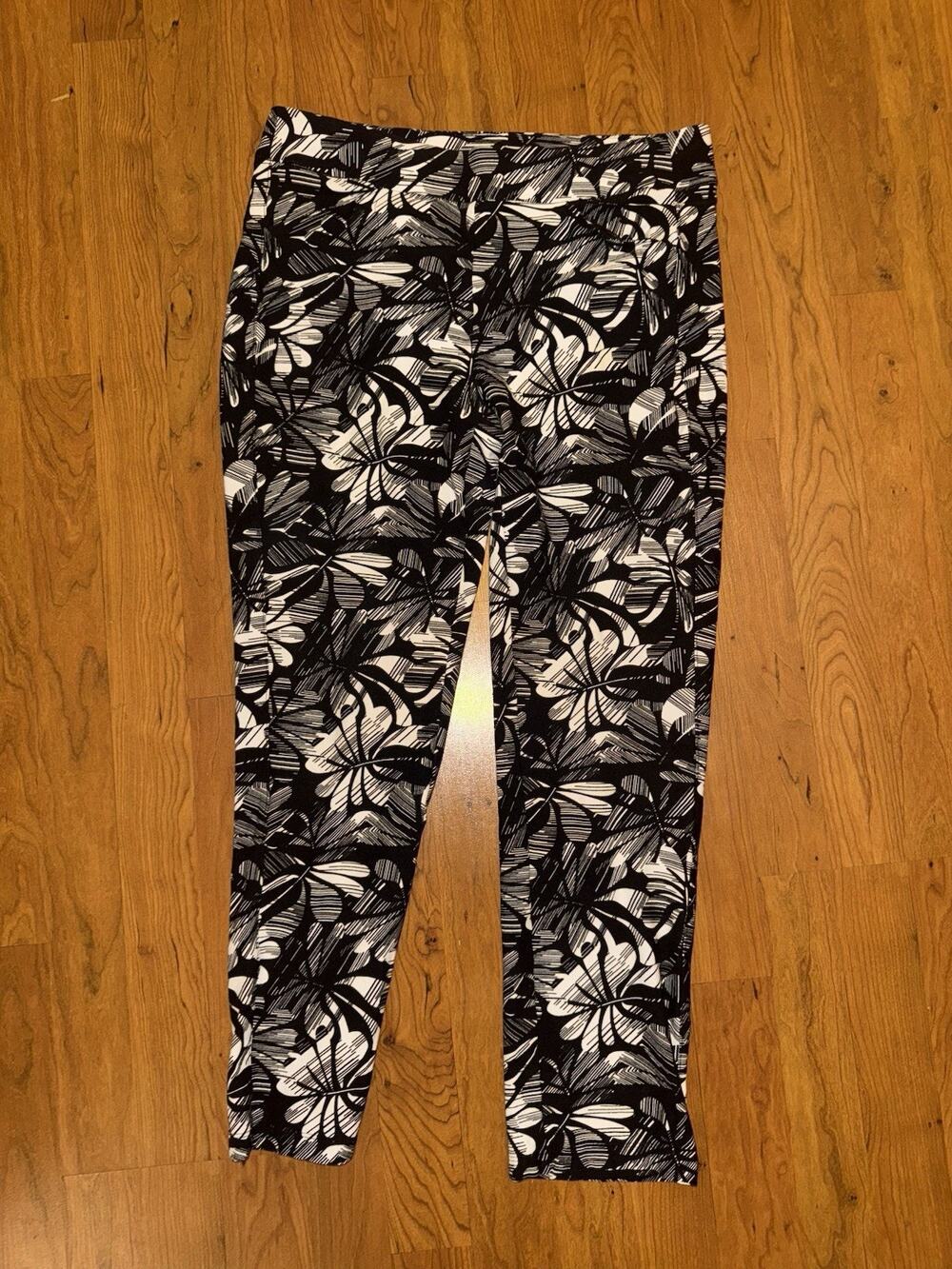 Chicos Travelers Pants Womens 0R Black Floral Stretch Pull On Cropped 32x26
